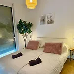 Lejlighed Modern Stylish With Balcony Near Scs