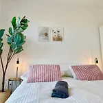 Modern Stylish With Balcony Near Scs Lejlighed Wiener Neudorf