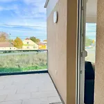 Modern Stylish With Balcony Near Scs Lejlighed