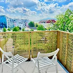 Modern Stylish With Balcony Near Scs Lejlighed