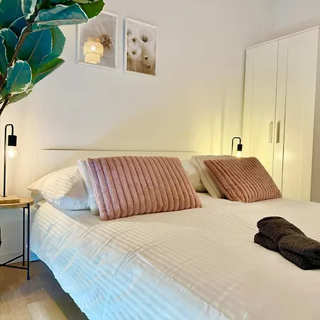 Modern Stylish With Balcony Near Scs Apartment *