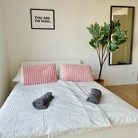 Modern Stylish With Balcony Near Scs Apartman Wiener Neudorf