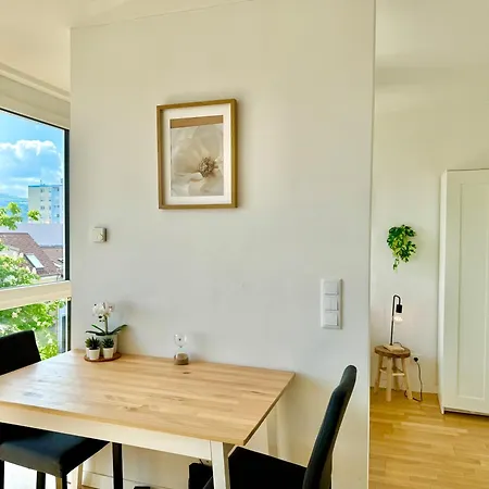 Modern Stylish With Balcony Near Scs Apartman