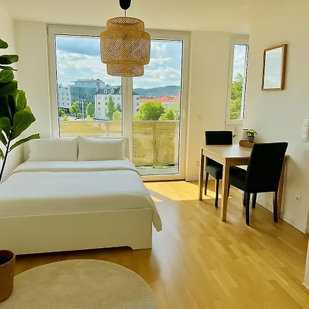 Apartment Modern Stylish With Balcony Near Scs