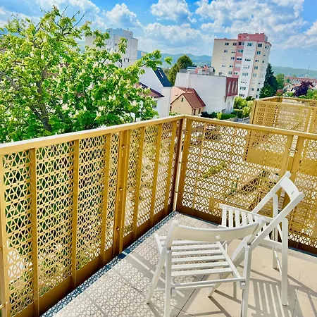 Modern Stylish With Balcony Near Scs Apartment