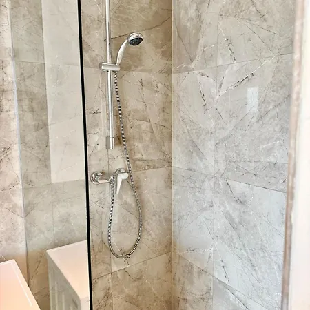 Apartman Modern Stylish With Balcony Near Scs