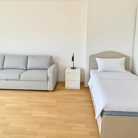 Modern Stylish With Balcony Near Scs Apartman