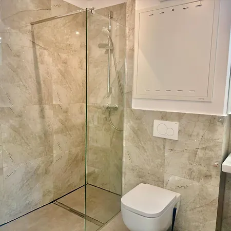 Modern Stylish With Balcony Near Scs Apartment *