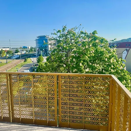 Apartman Modern Stylish With Balcony Near Scs