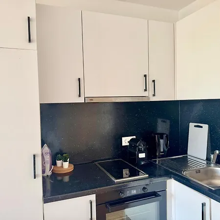Apartman Modern Stylish With Balcony Near Scs