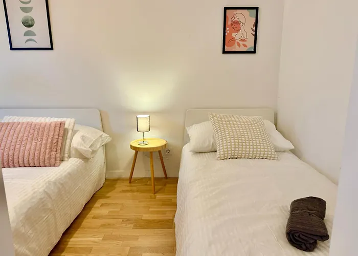 Modern Stylish With Balcony Near Scs Appartement