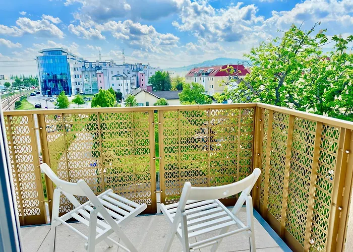 Modern Stylish With Balcony Near Scs Apartman